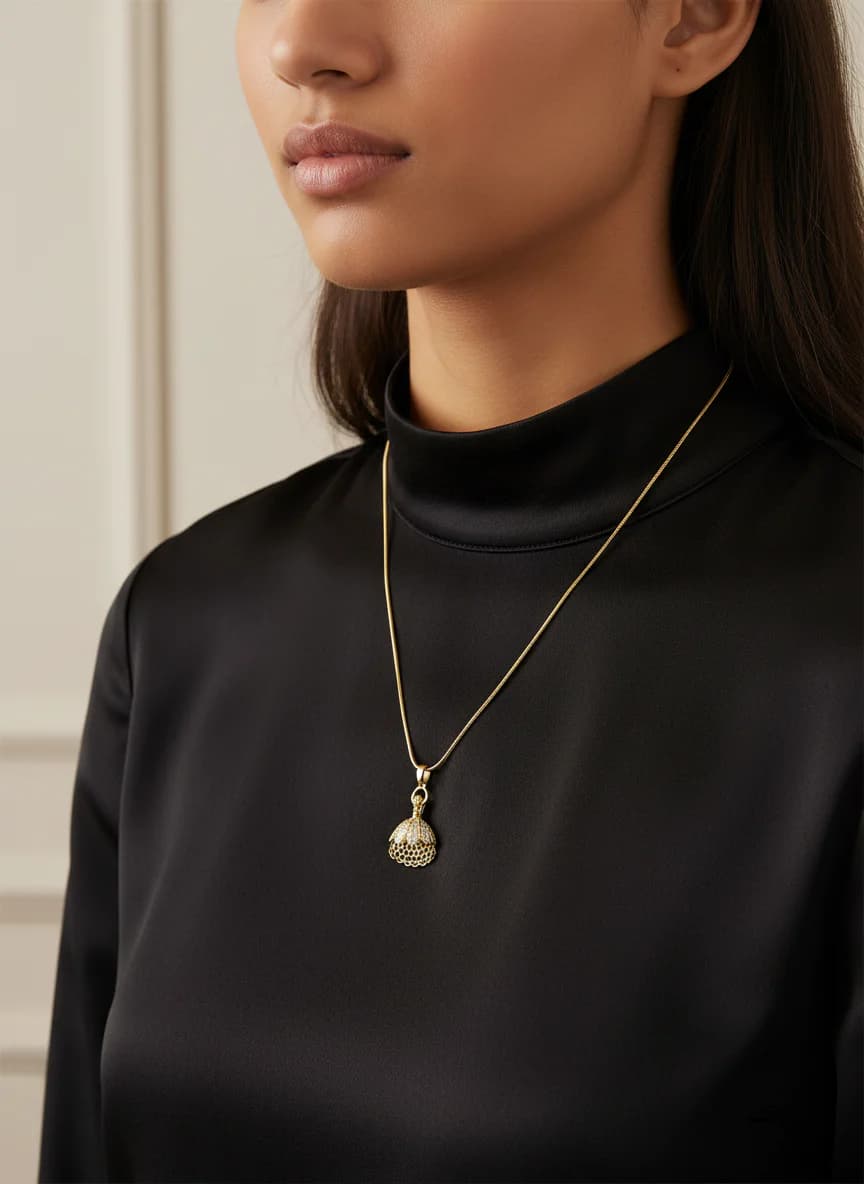 Parlak Taşlı Balerin Figürlü Altın Rengi Kolye Zincir