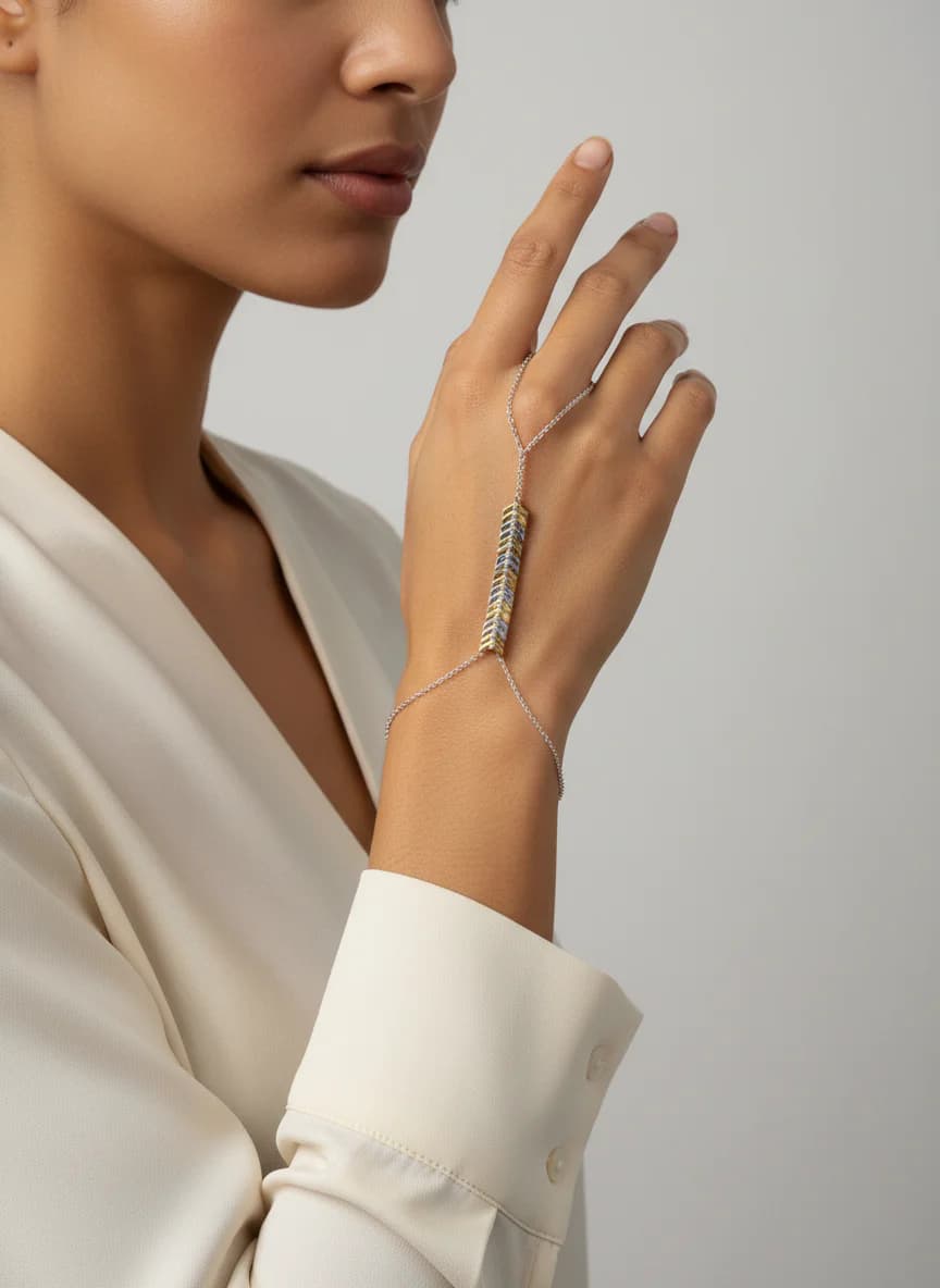 Çift Tonlu Taşlı Ok Desenli Modern Zincir Kolye