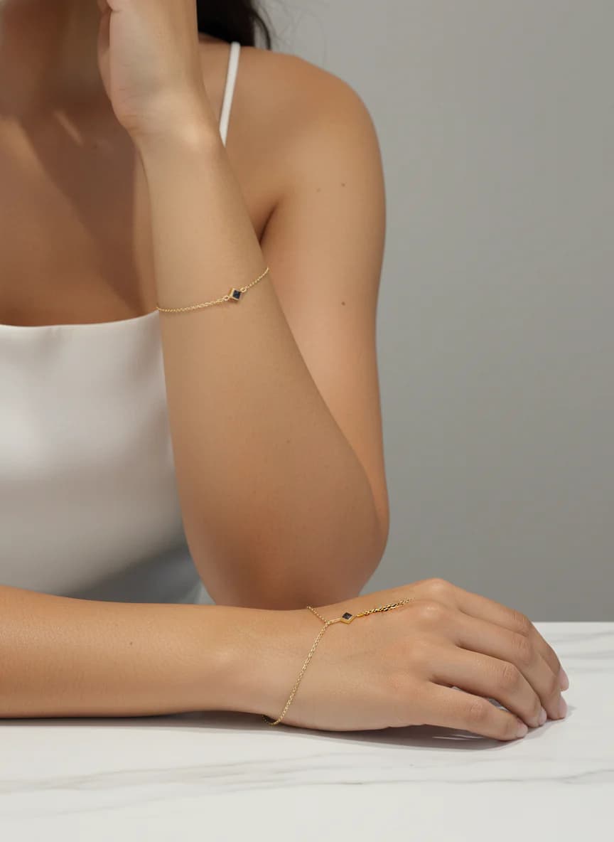 Renkli Taşlı Altın Şahmeran El Zinciri - Zarif & Modern