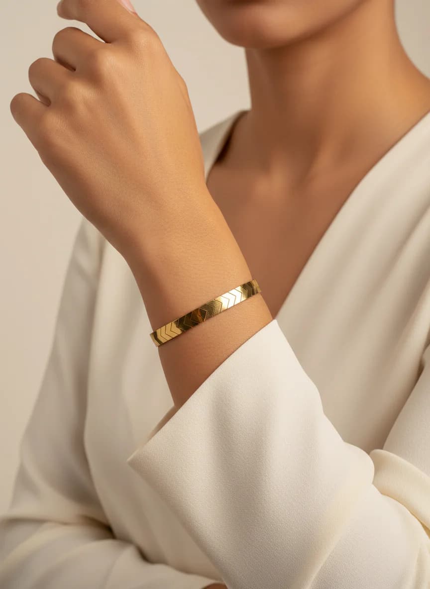 Altın Rengi Chevron Desenli Şık Kadın Bileklik