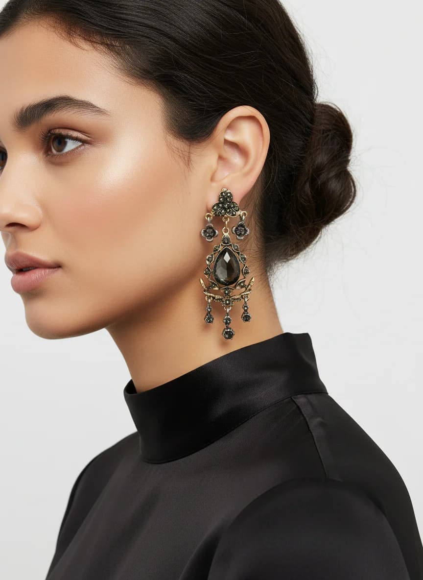 Vintage Tarzı Gri Taşlı Antik Altın Tonlu Sallantılı Küpe