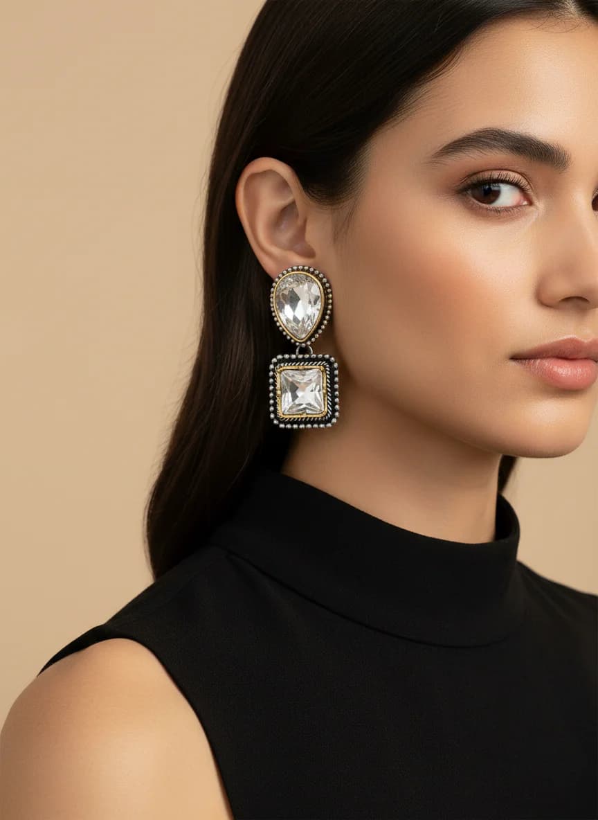 Zarif Kristal Taşlı Altın Gümüş Tonlu Sallantılı Küpe