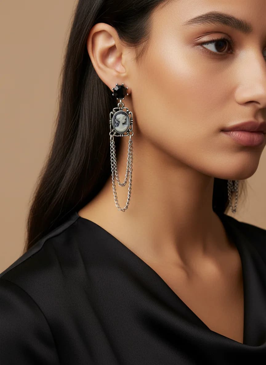 Antik Cameo ve Siyah Taşlı Gümüş Ton Zincirli Küpe