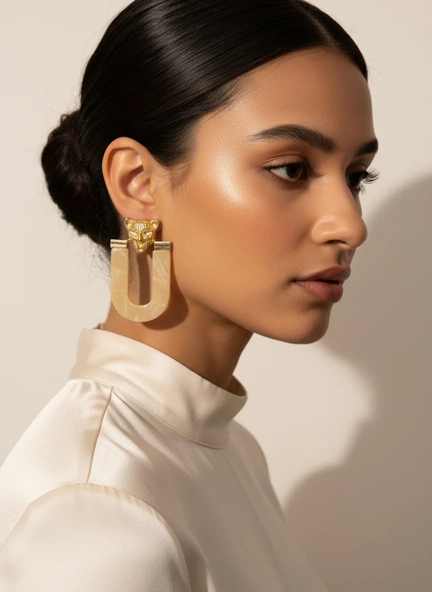 Leopar Figürlü Krem Bej Sallantılı Kadın Küpe