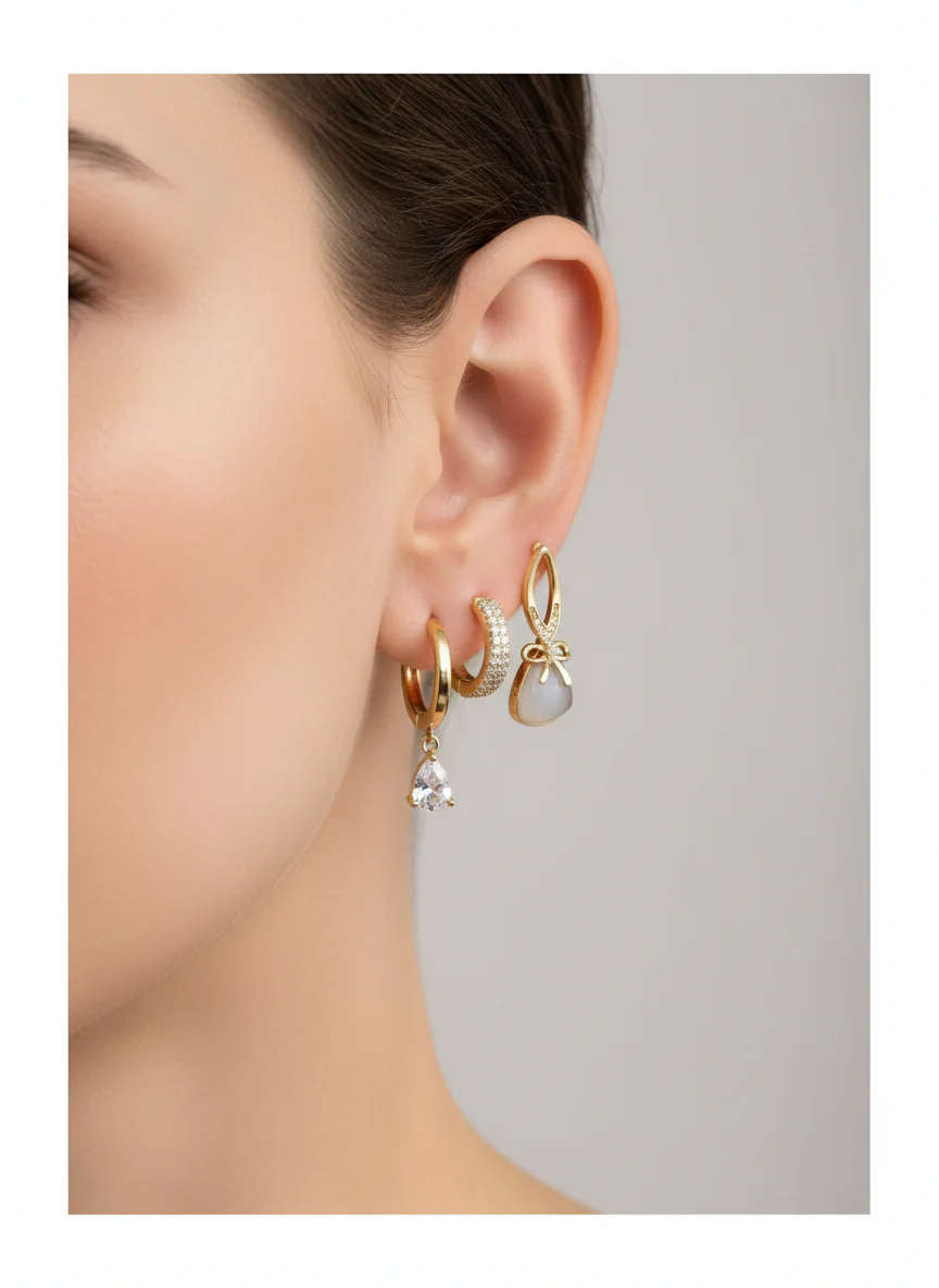 Altın Rengi Zirkon Taşlı ve Opal Detaylı Küpe Seti