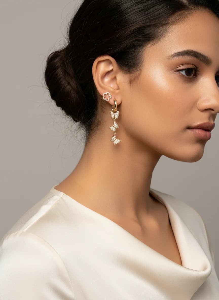 Kelebek & Çiçek Detaylı Zirkon Taşlı Altın Rengi Küpe Seti