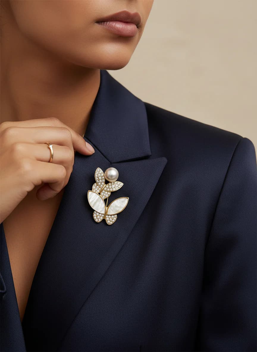 Zarif İnci Sedef ve Taşlı Kelebek Broş