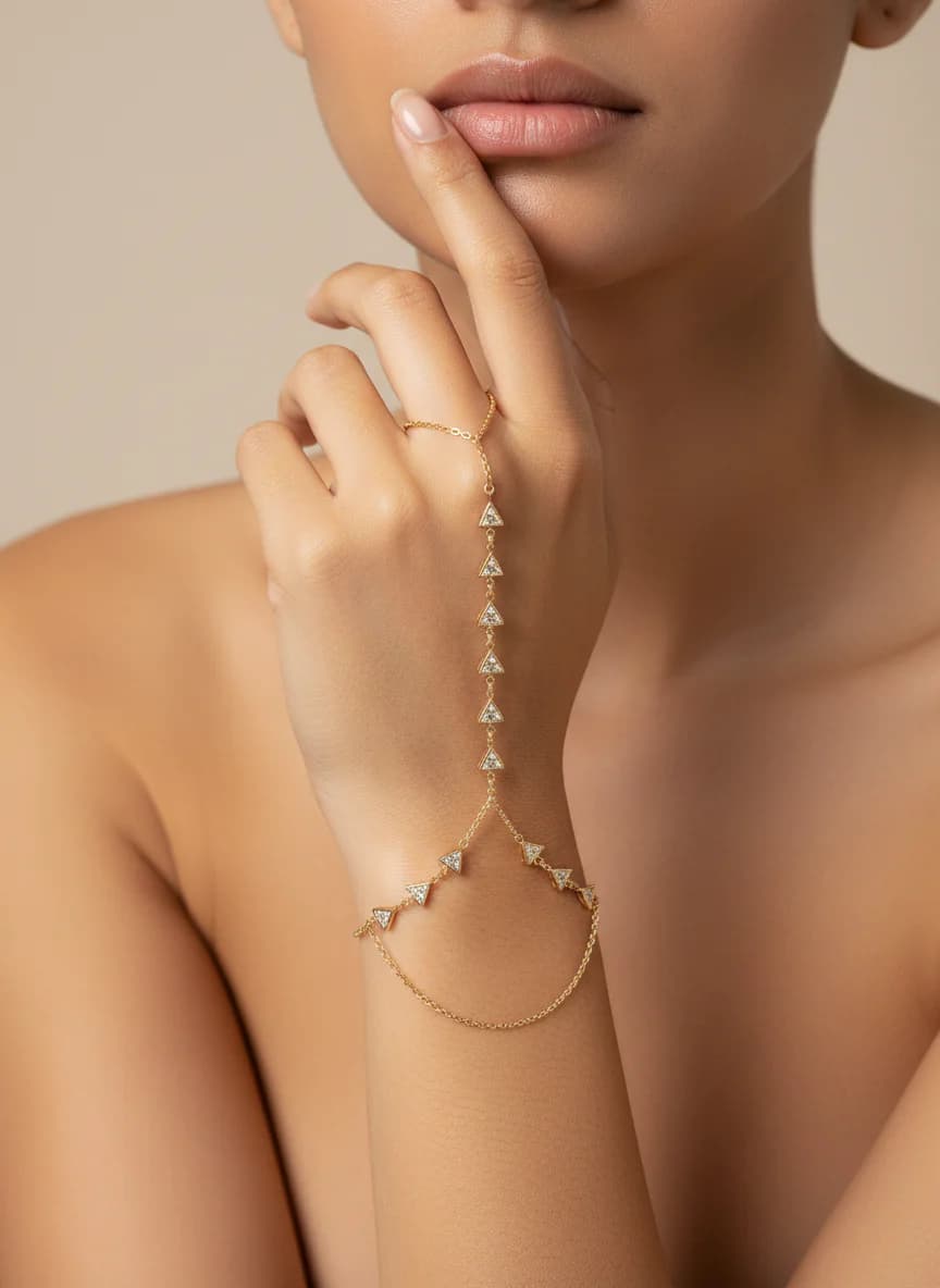 Altın Kaplama Üçgen Taşlı Zarif El Zinciri Bileklik