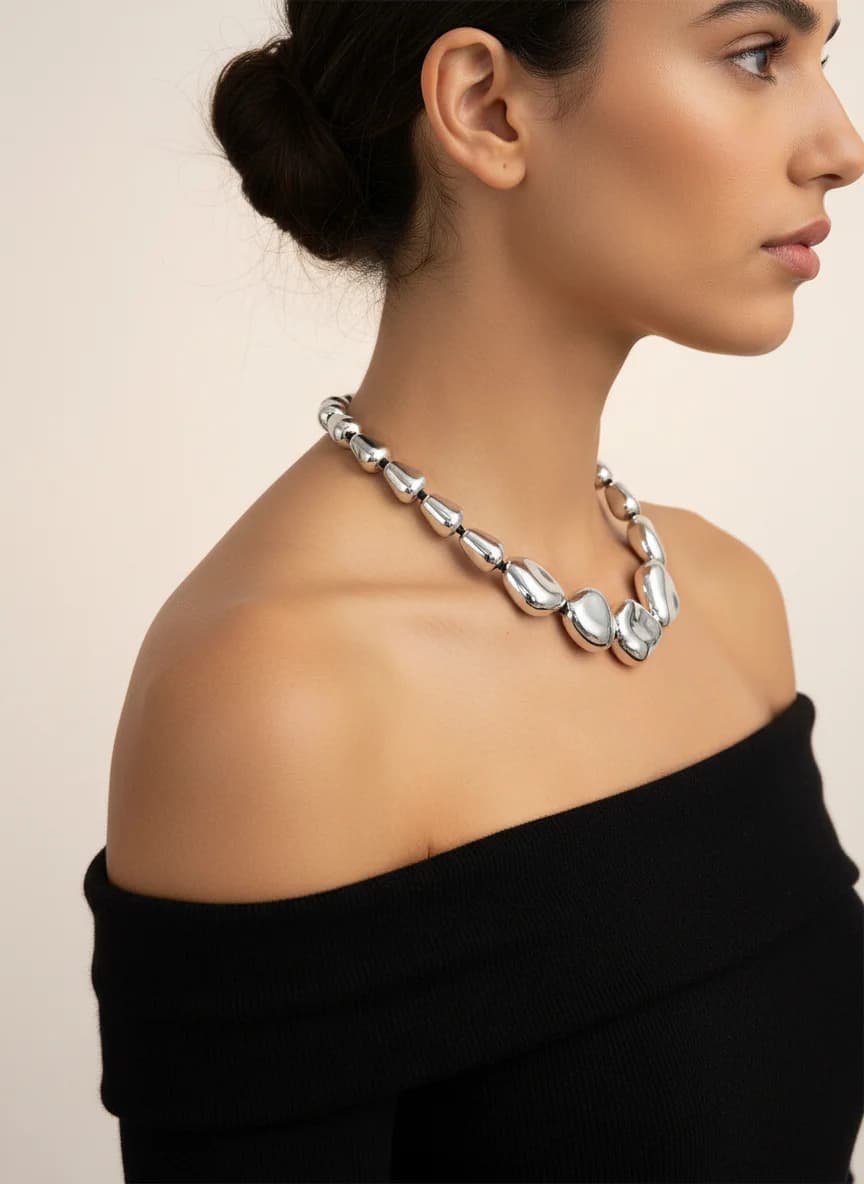 Parlak Gümüş Tonlu Organik Form Statement Kolye