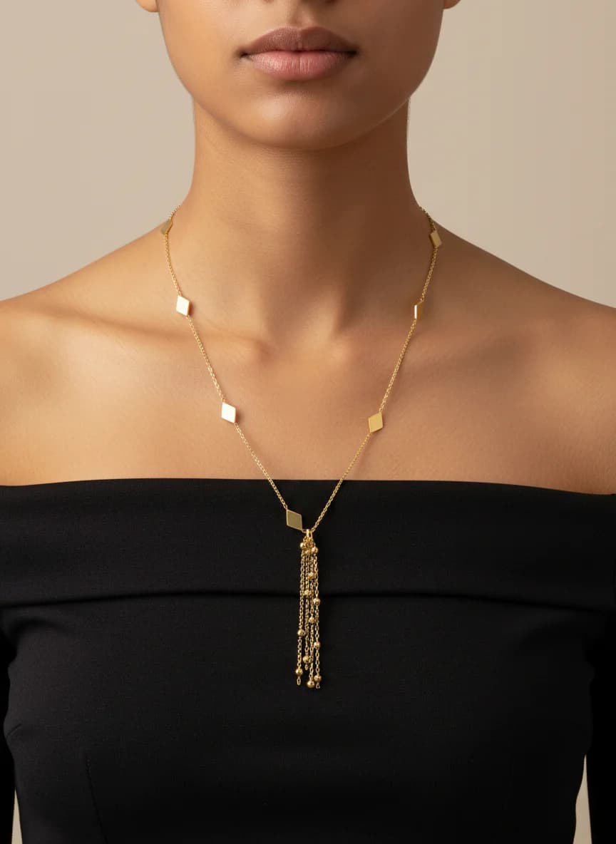 Altın Rengi Geometrik Detaylı Püsküllü Uzun Zincir Kolye