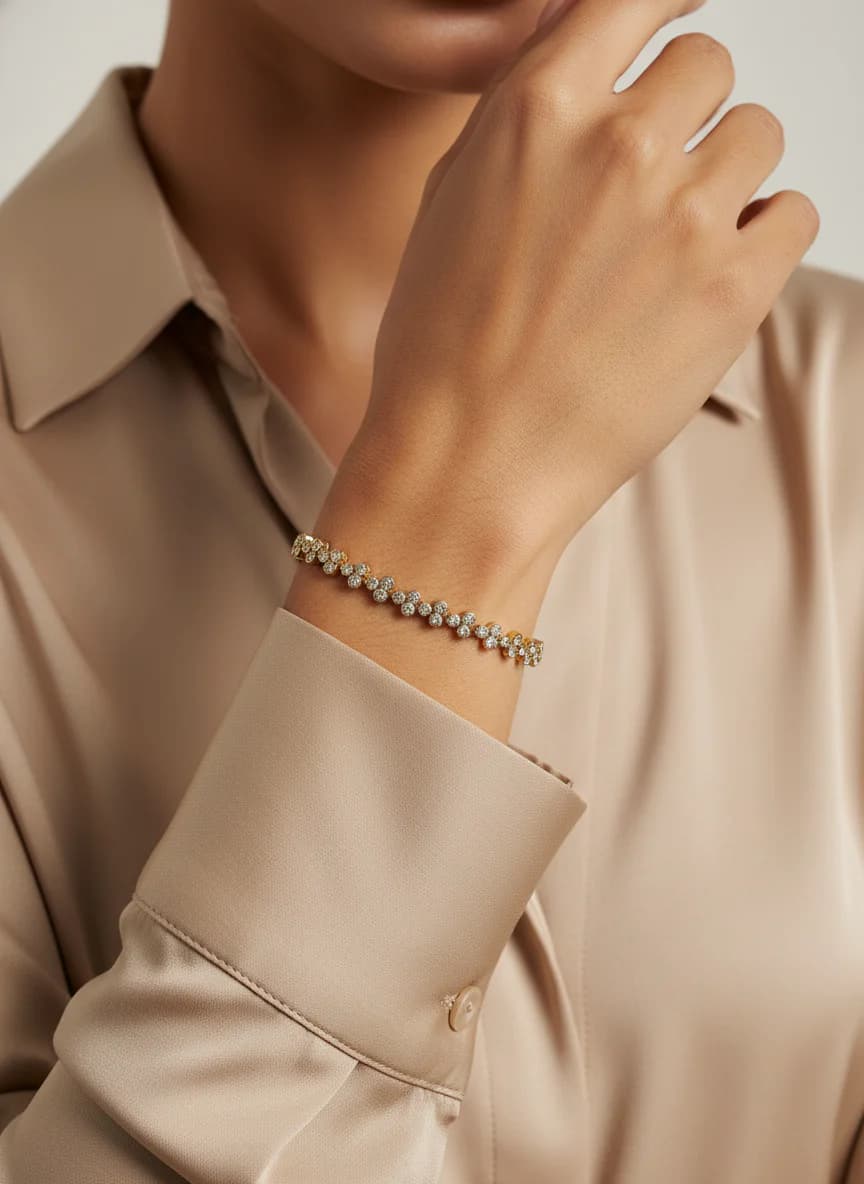 Zirkon Taşlı Çiçek Motifli Gold Kadın Bileklik