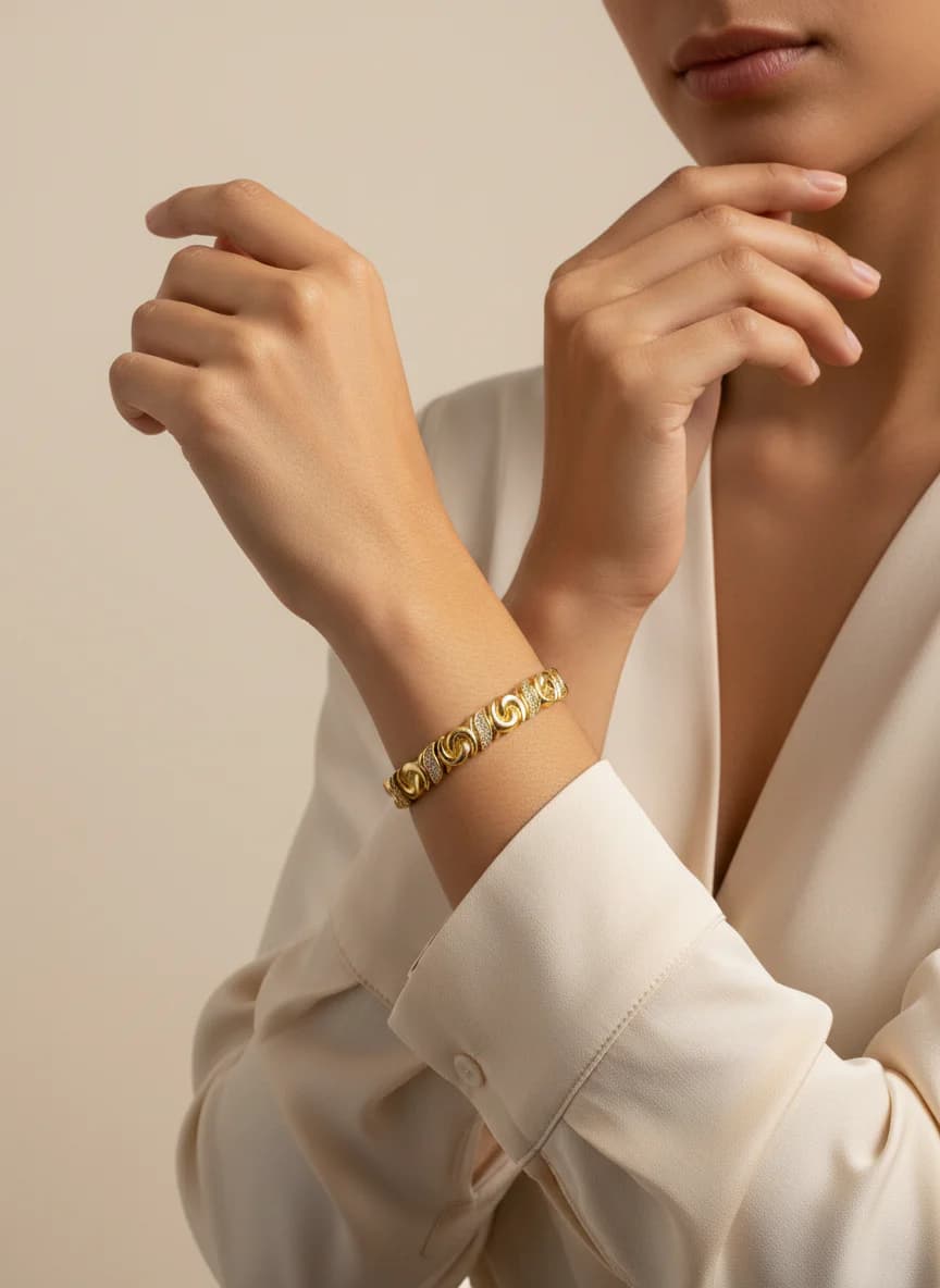 Sarmal Taşlı Altın Rengi Şık Zincir Bileklik