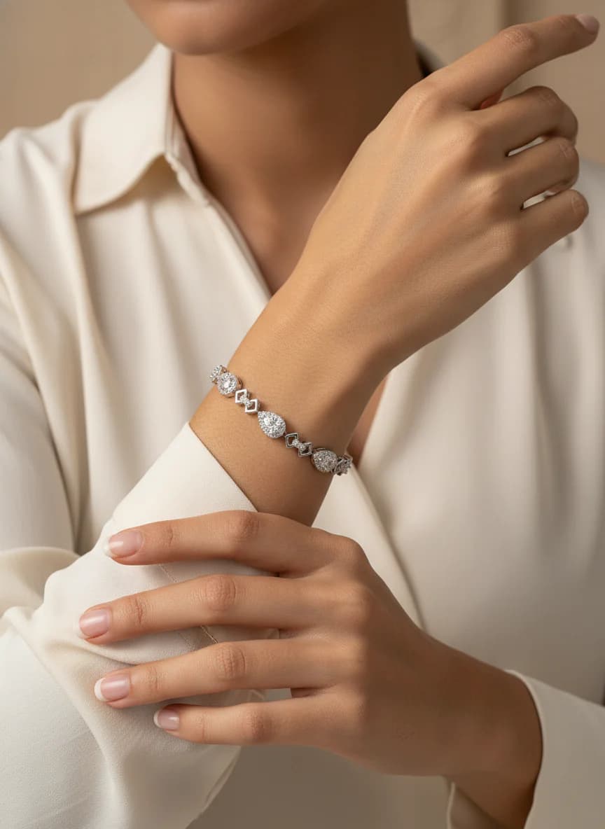 Gümüş Rengi Zirkon Damla Taşlı Kadın Bileklik