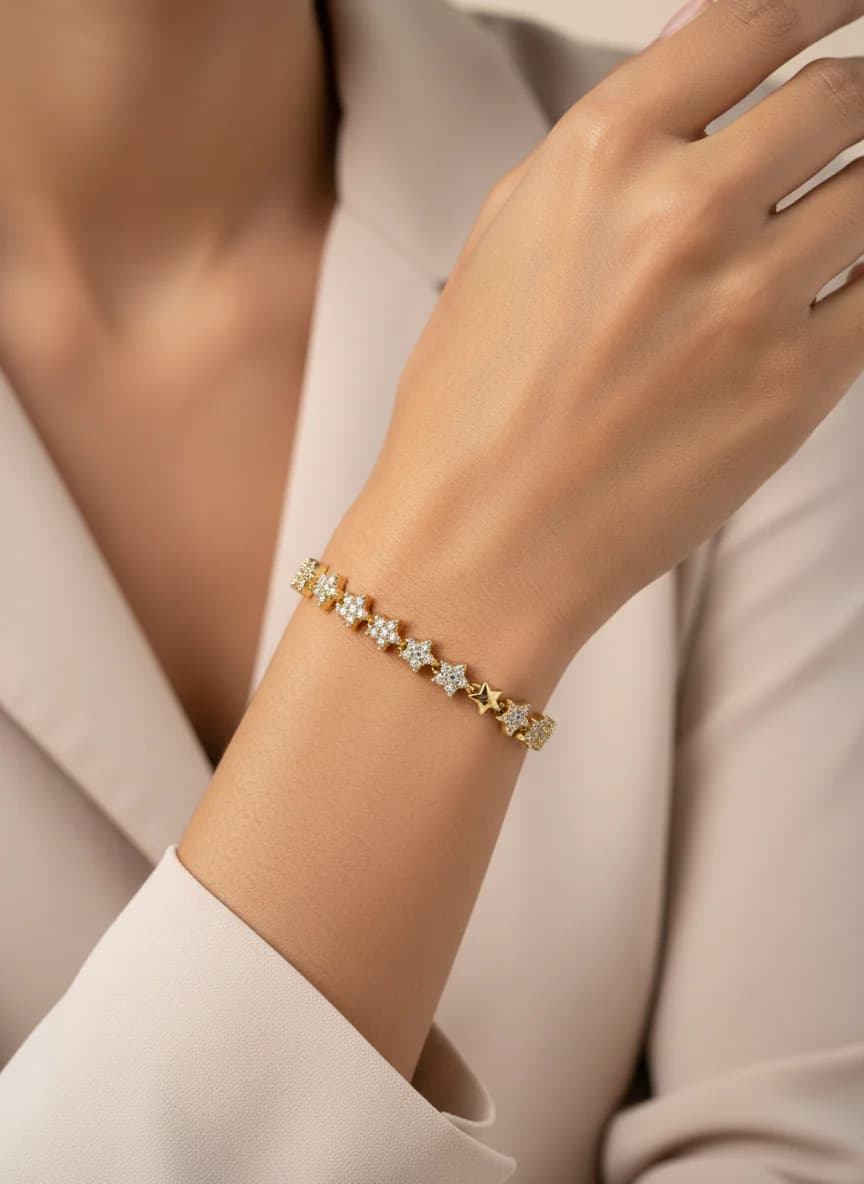 Altın Rengi Taşlı Yıldız Bileklik - Parlak Şık Tasarım