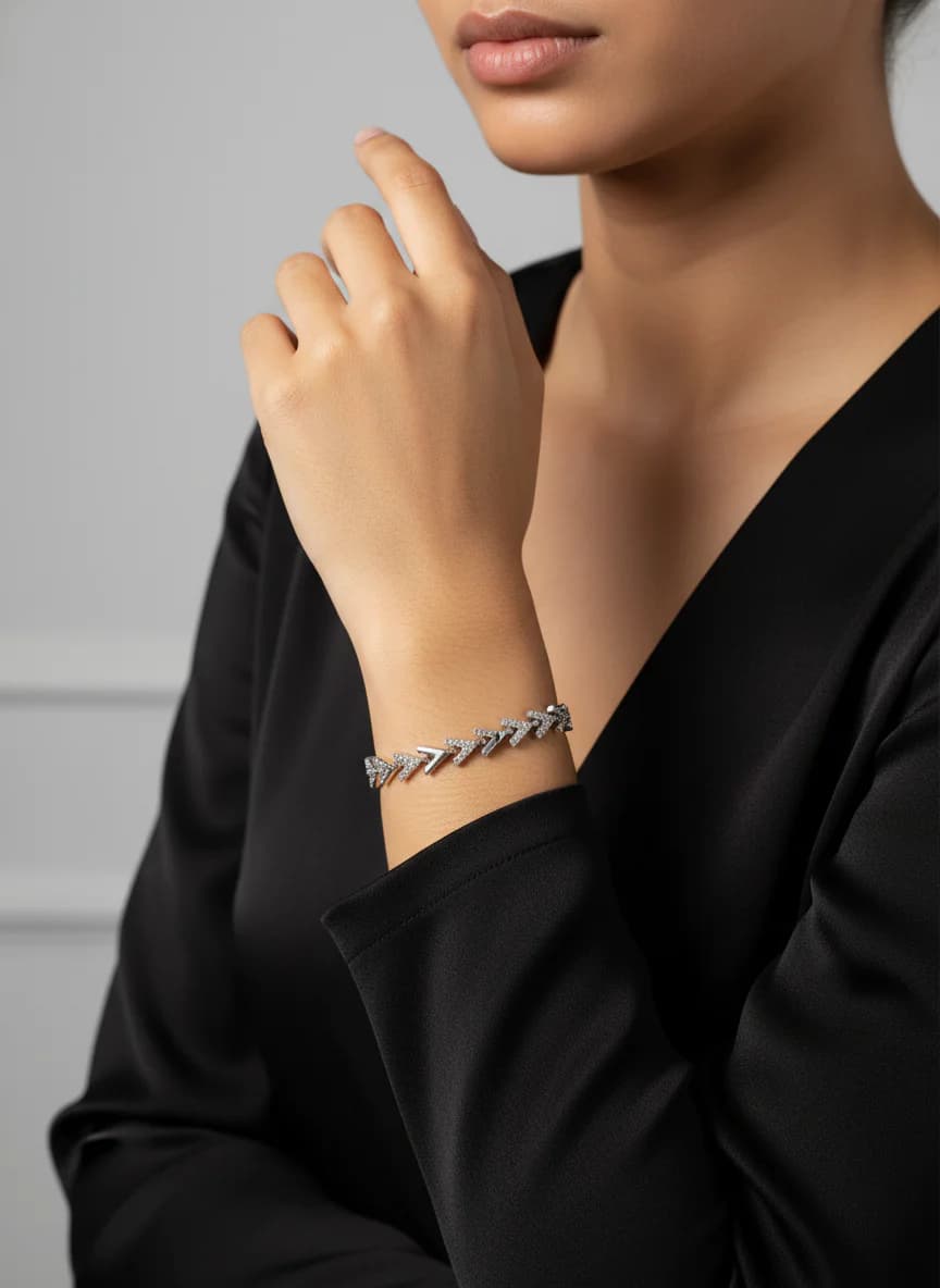 Zirkon Taşlı Ok Desenli Gümüş Rengi Kadın Bileklik