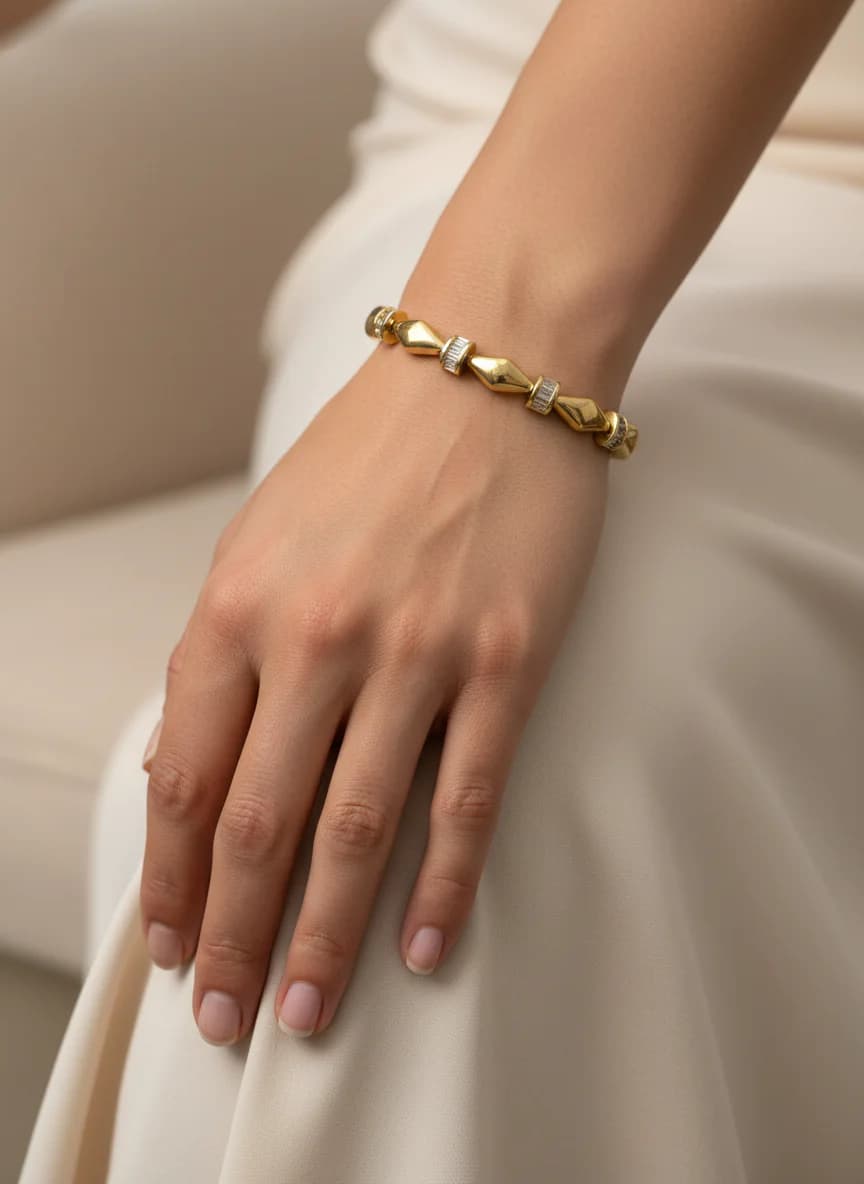 Zirkon Taşlı Altın Rengi Şık Kadın Bileklik