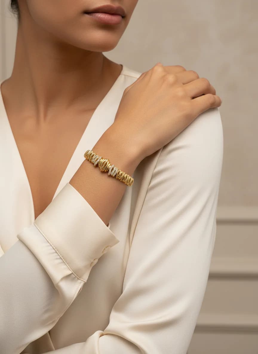 Şık Altın Rengi Taşlı Modern Kadın Bileklik