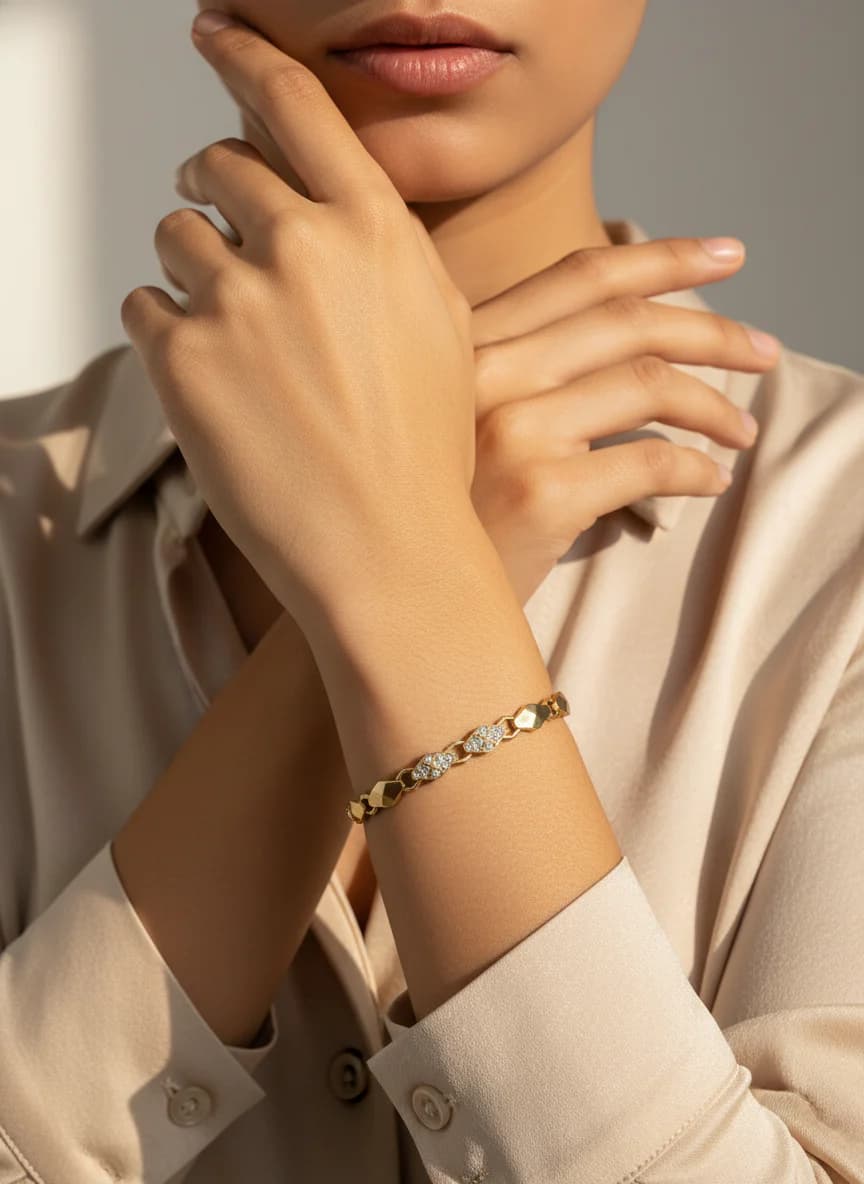 Altın Rengi Taşlı Zarif Zincir Kadın Bileklik