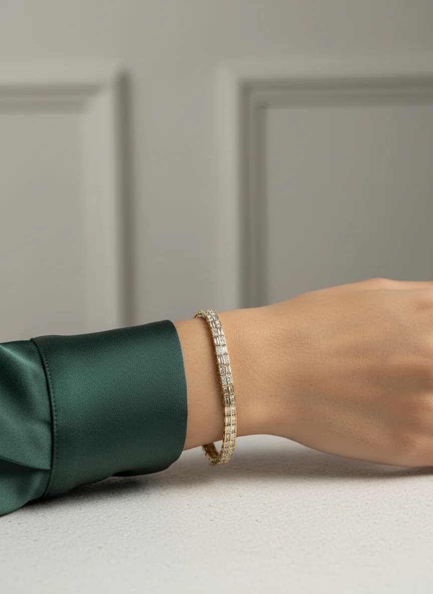 Altın Rengi Çift Sıra Baget Zirkon Taşlı Kadın Bileklik