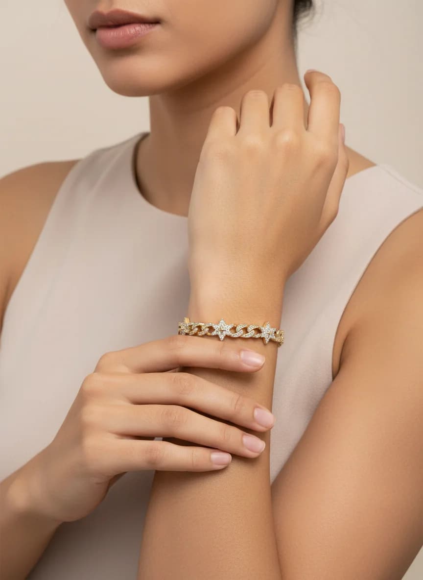 Altın Rengi Yıldız Taşlı Zirkon Kadın Bileklik