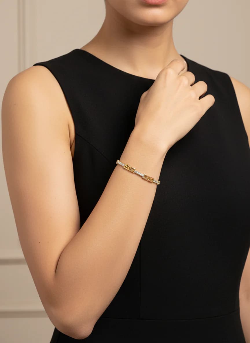 Altın Kaplama Zirkon Taşlı Geometrik Desenli Bileklik