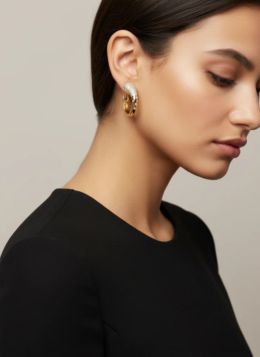 Şık Altın Rengi Zirkon Taşlı Yılan Halka Küpe