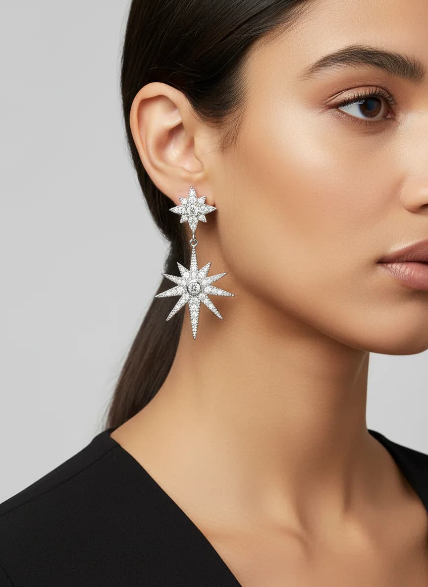 Gümüş Rengi Zirkon Taşlı Yıldız Sallantılı Kadın Küpe